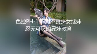 真实感很强的良家少妇露脸深夜激情，跟狼友互动撩骚听指挥，淫水湿透整个内裤，揉奶玩逼看特写